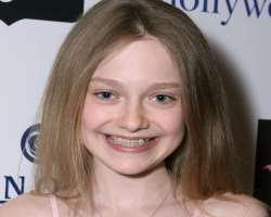 The actress had to wore braces for two years to correct her teeth.